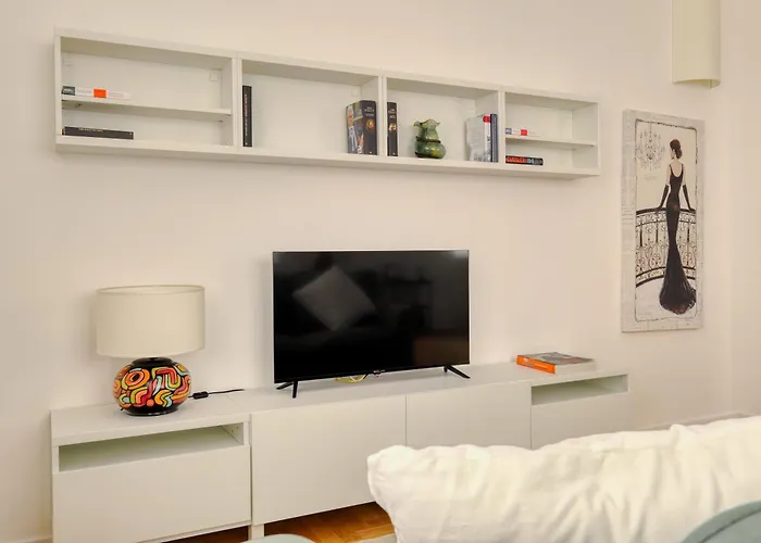 Just Urban Stays - Bright And Beautiful Apartment - Corso Genova